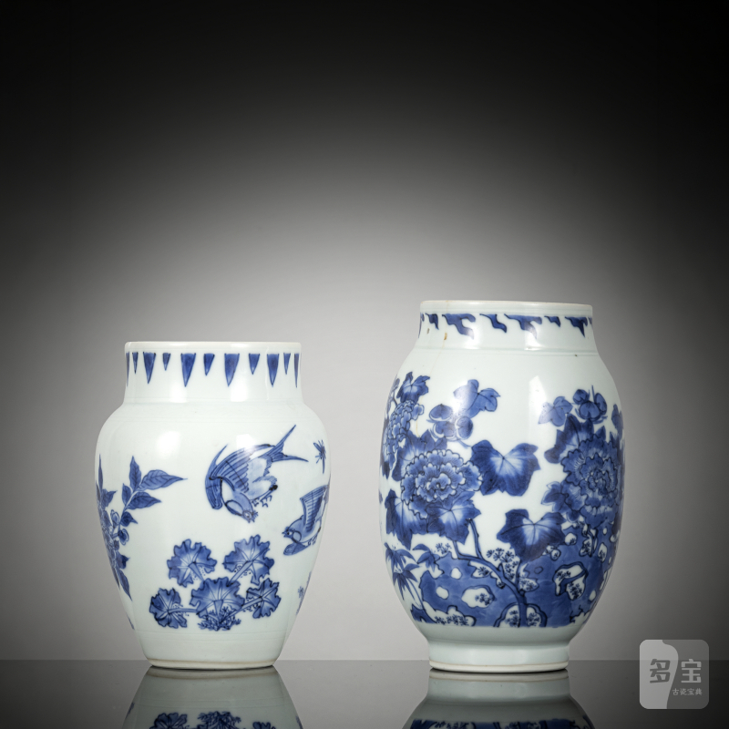 Two porcelain vases decorated in underglaze blue with bird/flower decoration - 图2